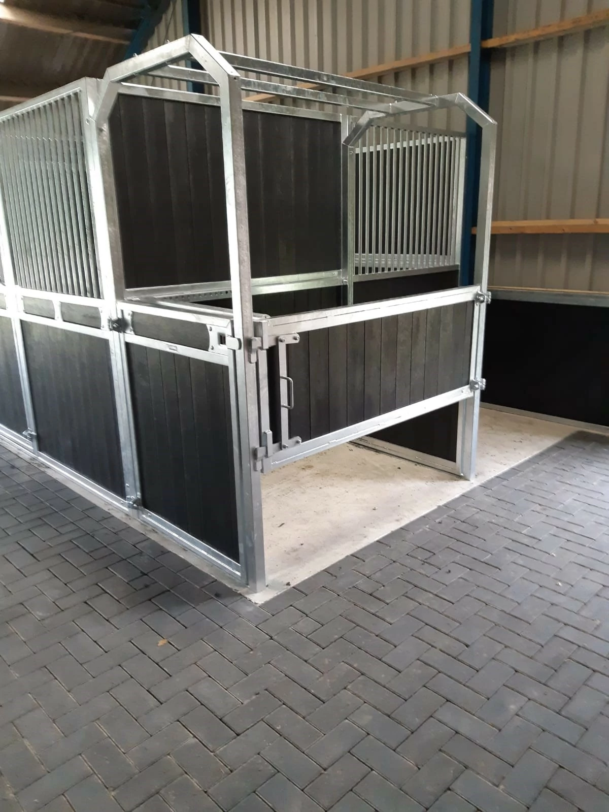 Opvoelbox paard