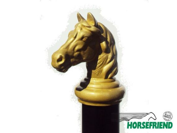 13.Aluminium paardenhoofd met sokkel; goudkleur gecoat